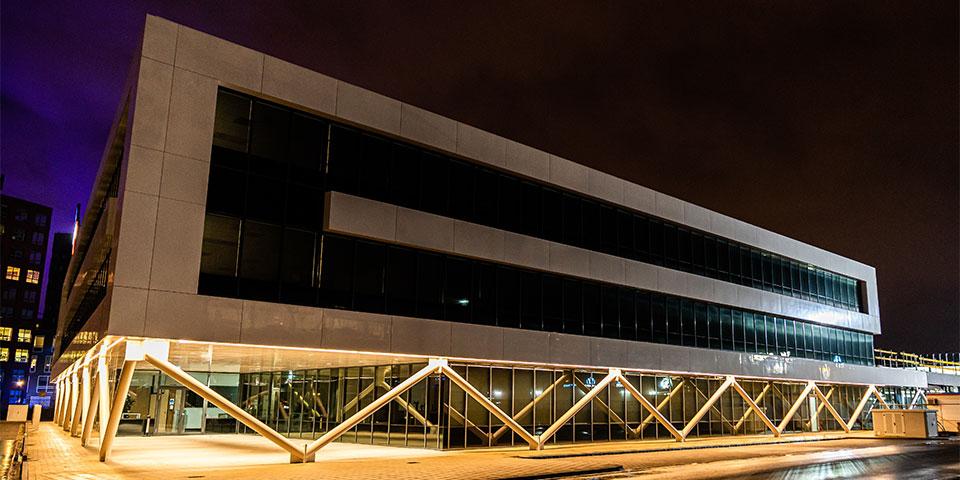 Architecturale verlichting benadrukt het karakter van een gebouw